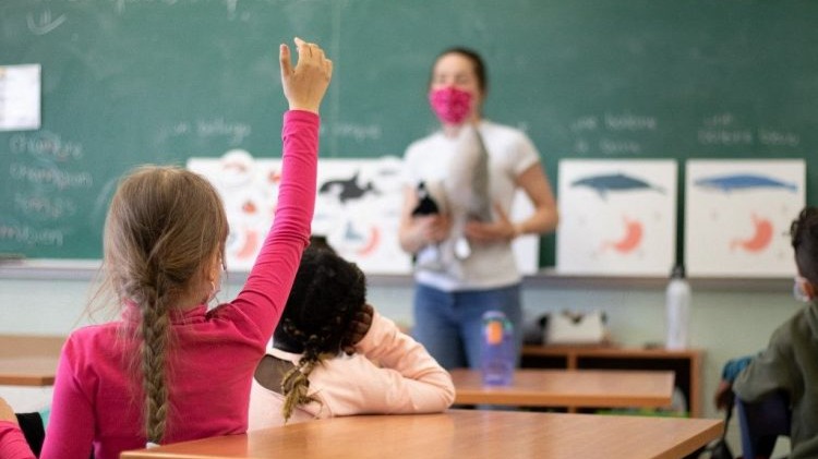 Les écoliers haut-rhinois pourront retirer leur masque dès lundi 18...